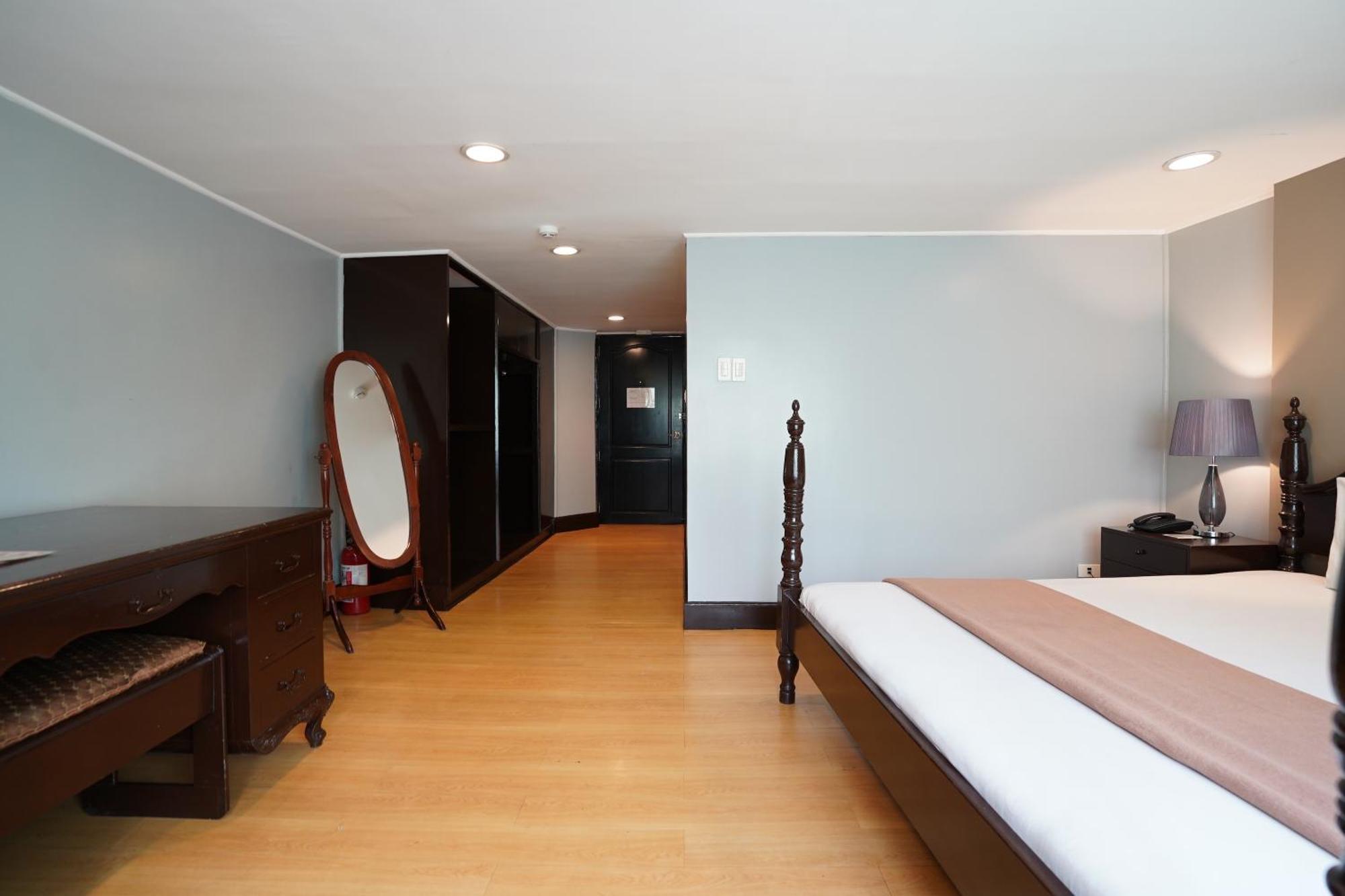 RedDoorz Premium at Arzo Hotel Manila - Vaccinated Staff Esterno foto