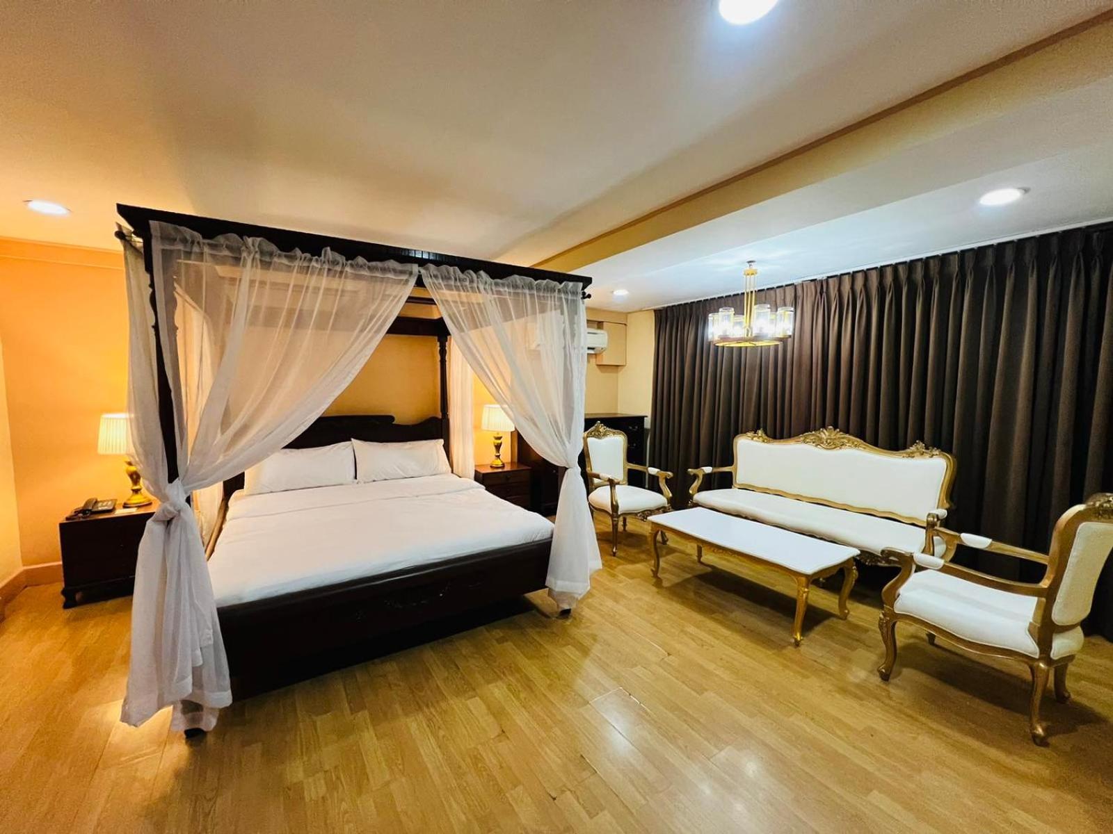 RedDoorz Premium at Arzo Hotel Manila - Vaccinated Staff Esterno foto