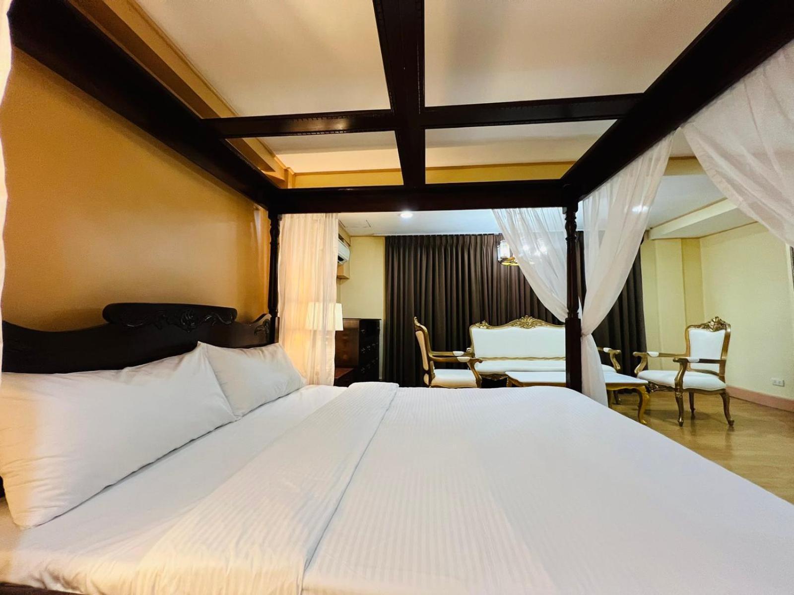 RedDoorz Premium at Arzo Hotel Manila - Vaccinated Staff Esterno foto