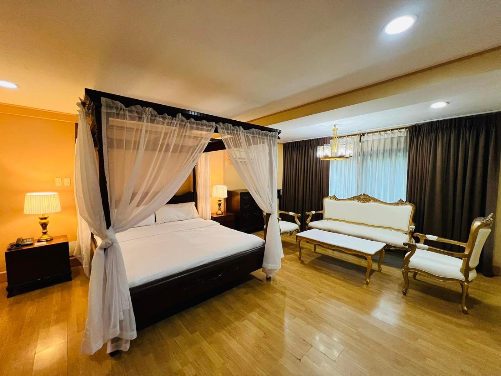 RedDoorz Premium at Arzo Hotel Manila - Vaccinated Staff Esterno foto